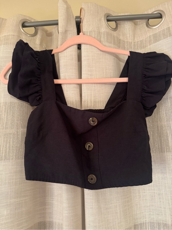 Olivaceous Tops - Olivaceous Black Puff Sleeve Button-Front Crop Top